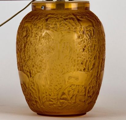 null LALIC. Lamp in moulded, pressed, yellow tinted glass with hind decoration in...