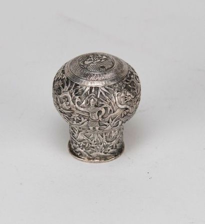 null Chiselled silver cane knob. Indochina, early 20th century. H: 6 cm. Weight:...
