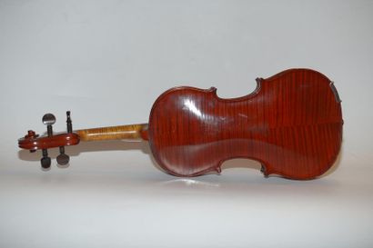 null French violin Mirecourt circa 1920, apocryphal label Lupot.
Length: 358 mm.
Good...