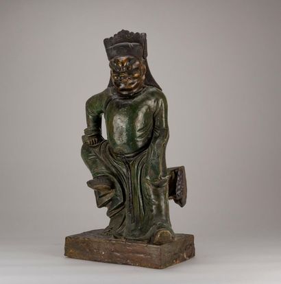 null CHINA, 17th century. Dignitary seated in enamelled stoneware. H: 44 cm.