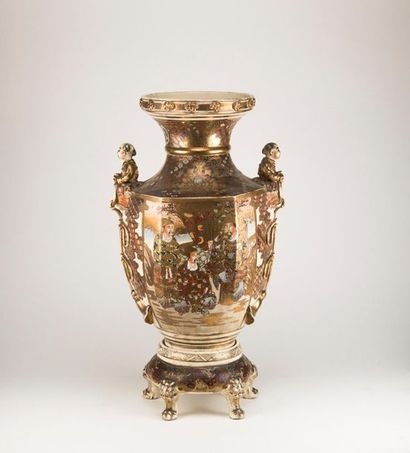 null JAPAN, Satsuma. Large polychrome and gilded earthenware vase decorated with...