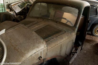 null Simca 8 sedan 1948. For parts.
Sold without registration and without roadworthiness...