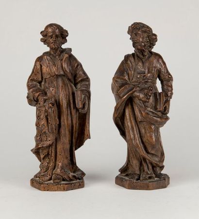 null Deux apôtres en bois sculpté. début du XVIIIème siècle. H: 26 cm. (Quelques...
