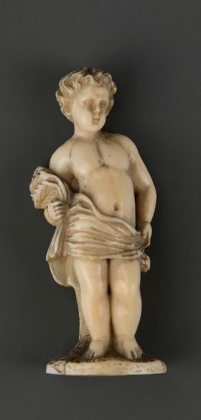 null Enfant Jésus en ivoire sculpté, fin XVIIIème - début XIXème siècle. H : 8,5...