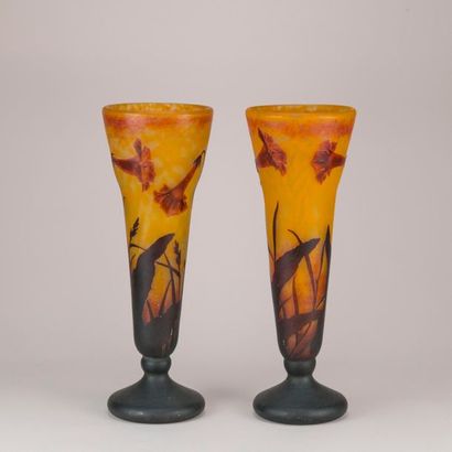null DAUM. Pair of multilayer glass vases with clear daffodil acid decoration on...