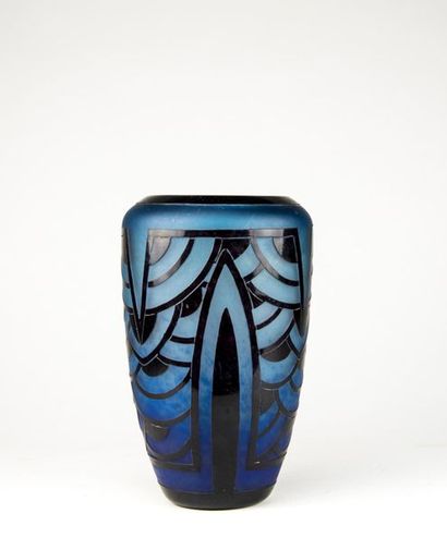 null Le Verre Français - CHARDER. Vase with geometric decoration released with acid,...