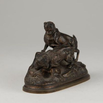 null Jules MOIGNIEZ (1835-1894). Two hunting dogs on the lookout for a burrow. Bronze...