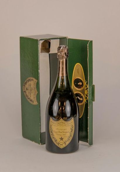 null Bottle of champagne Cuvée Dom Pérignon, Vintage 1969. In its original box. (Level:...