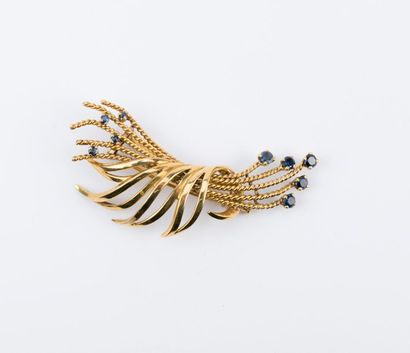 null Sheaf of wheat brooch in 18K yellow gold and 9 sapphires. Eagle head punch....
