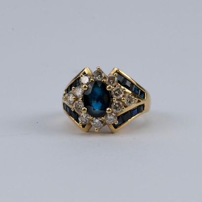 null Modern ring adorned in its center with an oval sapphire of about 1.70 carats...