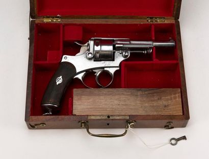 null Revolver d'ordonnance modèle 1873 S1876, calibre 11-73 mm.
N°F95495.
L : 24...