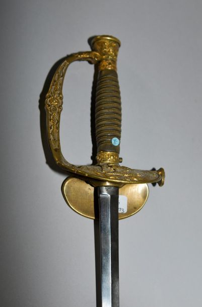 null Epée d’officier toute armes modèle 1817 à ciselures.
Clavier à motif à l’aigle...