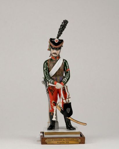 null Adrien Van Gerdinge (1921 - 2006). Figurine en porcelaine de l'armée Napoléonienne....