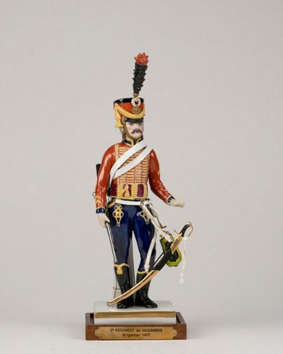 null Adrien Van Gerdinge (1921 - 2006). Figurine en porcelaine de l'armée Napoléonienne....