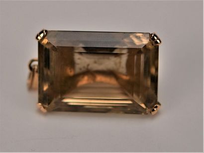 null Pendentif orné d'une citrine rectangulaire, monture en or jaune 18K. Poids brut...