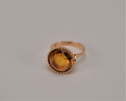 null Bague ornée d'une citrine, la monture or jaune. Poids brut : 8,34 g.