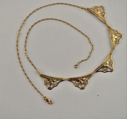 null Collier "draperie" en or jaune 18K (750 millièmes), poinçon tête d'aigle. Poids...