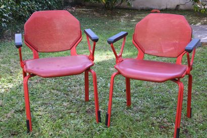 null Edition FROSCHER modèle SITFORM des années 1980. Suite de douze chaises rouge...