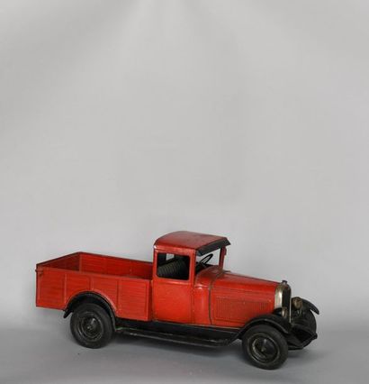 null Jouet CITROEN 1/10ème - 1934
Camion à ridelles type C4 avec peinture rouge mouchetée,...