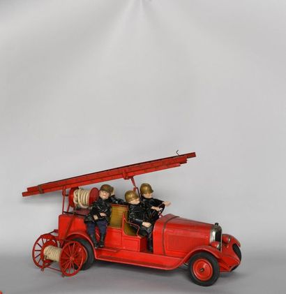 null Jouet CITROEN 1/10ème Réf 90 - 1932
Auto pompe avec dévidoir à rayons, 4 pompiers,...