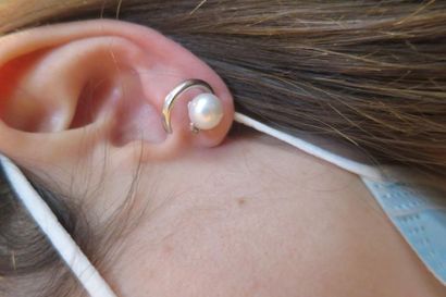 null Paire de boutons d'oreilles tourbillon en or gris 750°/00, perles de culture...