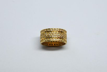 null Bague bandeau en or jaune 750°/00 pavée de diamants taille moderne sur cinq...
