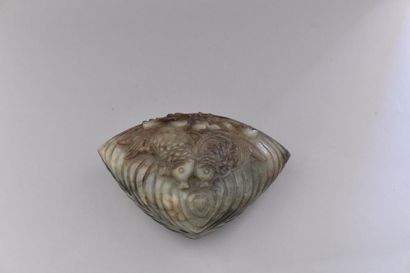 null China, 20th century.
Covered hard stone (or jade?) shell-shaped box with engraved...