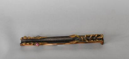 null INDOCHINA. Bamboo smoking element, applied decoration in scorpion ceramics and...