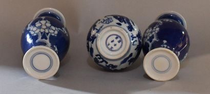 null China, 20th century. Lot comprising
Pair of small baluster vases in blue white...