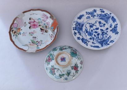 null China, 18th century. Four porcelain plates family pink, Chinese Imari and blue...
