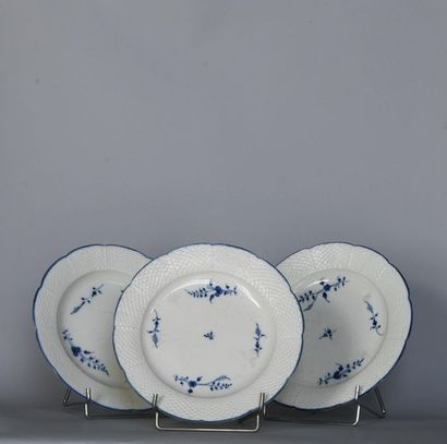 null Chantilly 18th. Set of three plates with fretworked edges, in soft porcelain...