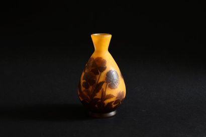 null Etablissements GALLE. Small vase on heel in multilayer glass with acid-etched...