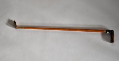 null Whip cane. Horn pommel.

L: 65.5 cm. (Missing and restoration to the pommel,...