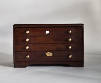null Wooden housewife's box opening by four drawers, the ball sockets in gilded metal,...