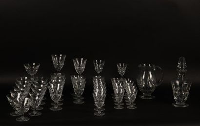 null DAUM France, cut crystal service part comprising : 
- 5 water glasses (small...