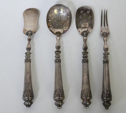 null Silver service with four silver pieces, the handles in silver with a guilloche...
