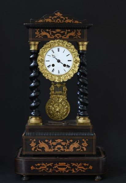 null Portico clock in veneer wood, twisted columns, enamelled dial signed Lafarge...
