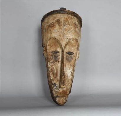 null GABON 

Masque en bois sculpté polychrome

XXe, dans le style des N'Gil FANG...