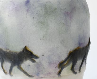 null Gabriel ARGY ROUSSEAU (1885-1953)

Vase " Wolves in the snow ", model created...