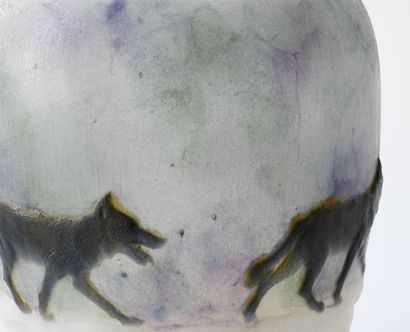 null Gabriel ARGY ROUSSEAU (1885-1953)

Vase « Les loups dans la neige », modèle...