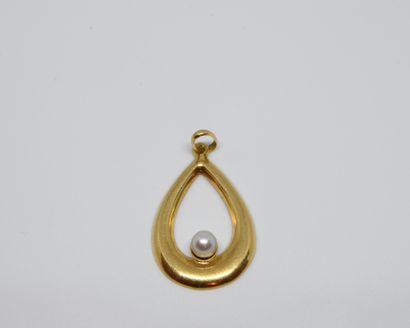 null Yellow gold 750 ‰ drop pendant openwork and centered with a small pearl. 

Hallmarked...