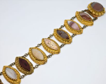 null 
Articulated bracelet, mount in pomponne in relief decorated with 7 cabochons...