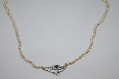 null Necklace of cultured pearls in fall adorned with an oval clasp in white gold...