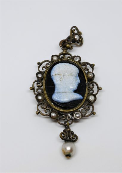 null Antique double-sided pendant decorated on one side with a floral design in mother-of-pearl...
