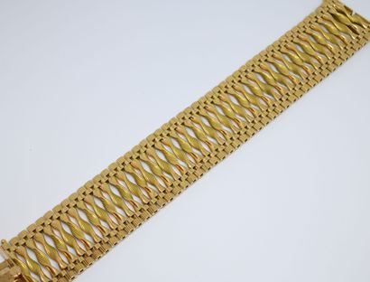 null Beau bracelet draperie en or jaune 750 ‰ à motifs torsadés.

Poinçons tête d'aigle

Longueur...