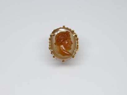 null 
Ring adorned with a carnelian cameo representing a man in profile in the antique...