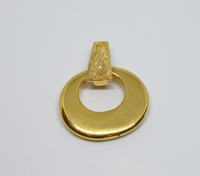 null Pendentif en or jaune 750 ‰ la bélière guillochée

Signé Gold Esprit

Poinçon...