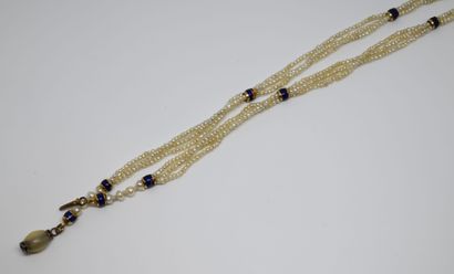 null Twisted necklace composed of three rows of Keishi pearls with alternating 9...