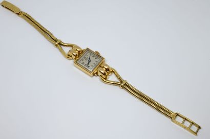 null A 1940s SPLENDID ladies' watch in yellow gold 750 ‰ with double gadroons, the...