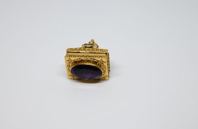 null Reliquary charm, setting in yellow gold 750 ‰, filigree and granulation work,...